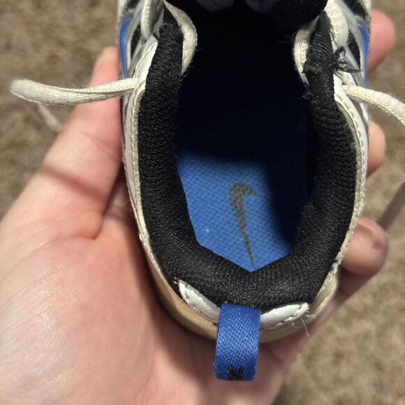 Nike Infant Sneakers Blue Accent Size 4 - Picture 9 of 9
